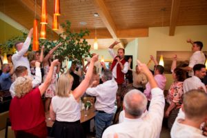 Hochzeitsband Stimmung beim Brautstehlen